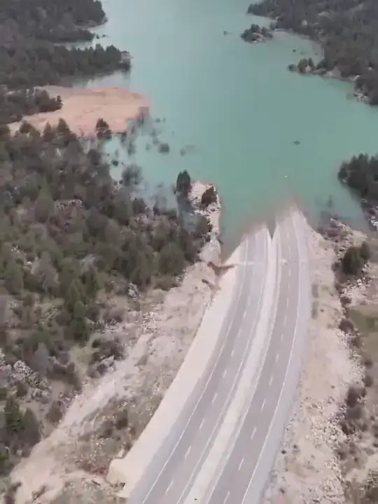 Su Altında Kalan Antalya-Konya Yolu İçin Sert Sorular 1